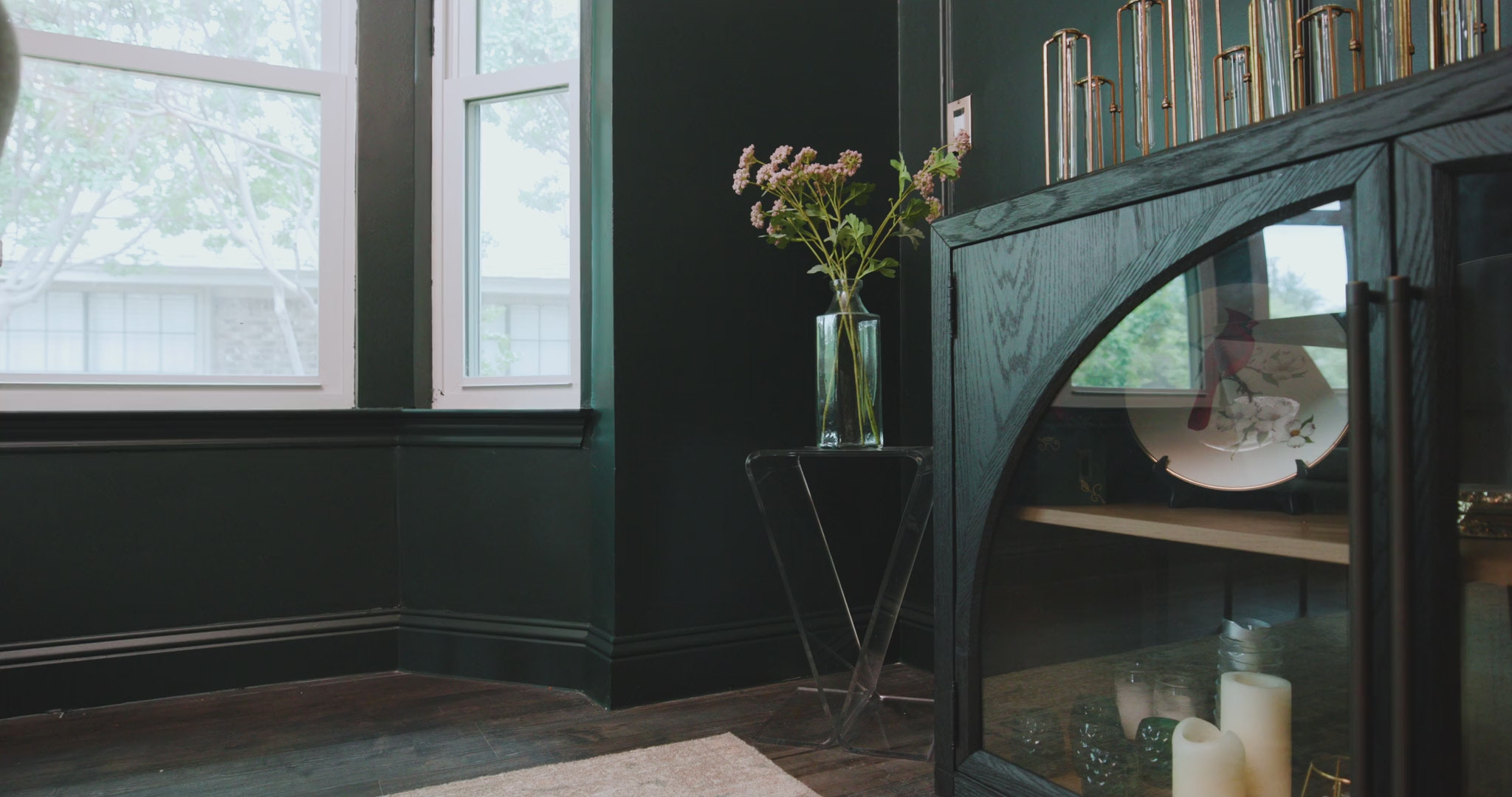 Clarté Acrylic V-Shaped End Table