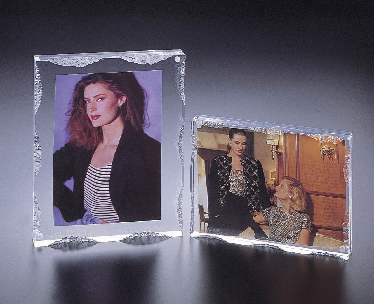 Magnetic Style Wavy Iceberg-Edge Certificate/Photo Frame (For 5 X 7 Or Smaller Size)
